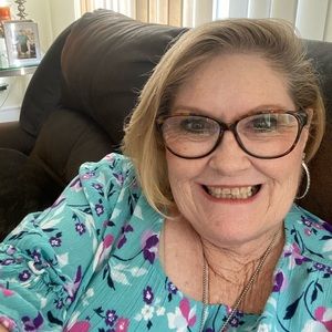 Meet your Posher, Denise